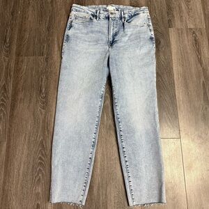 SOLD ON DIFFERENT PLATFORM
Good American Blue Ankle Cropped Jeans Size 15